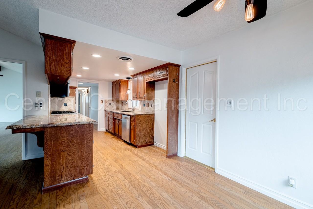 6701 Sly Ln - Photo 3 of 23