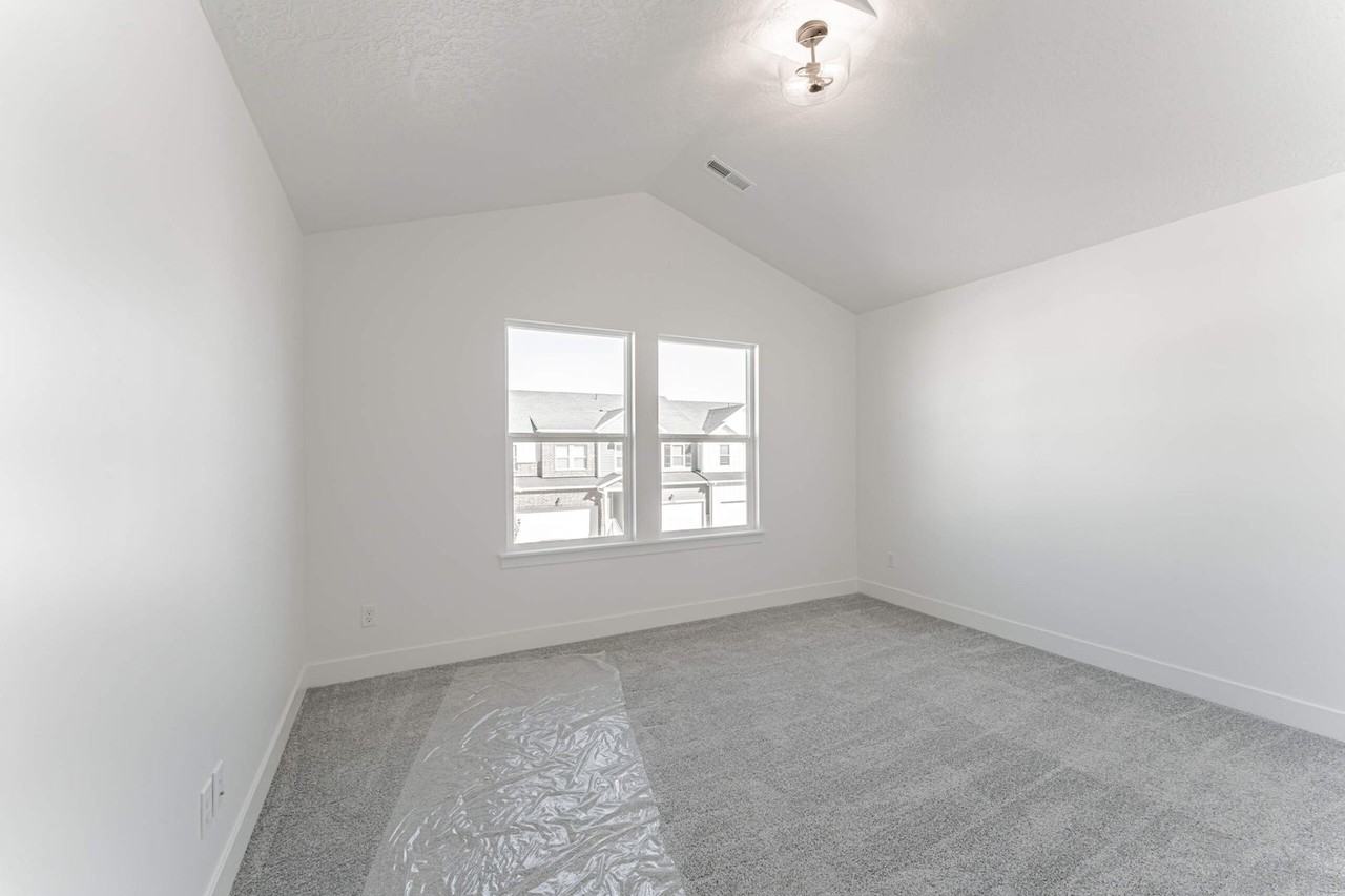 13728 S Devers Dr - Photo 2 of 42