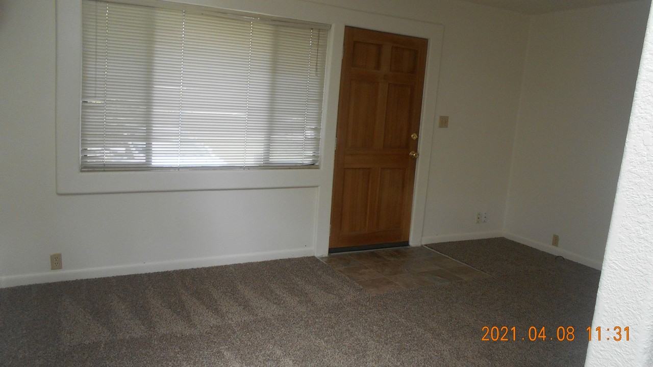 9407 Ne 5th St - Photo 2 of 11