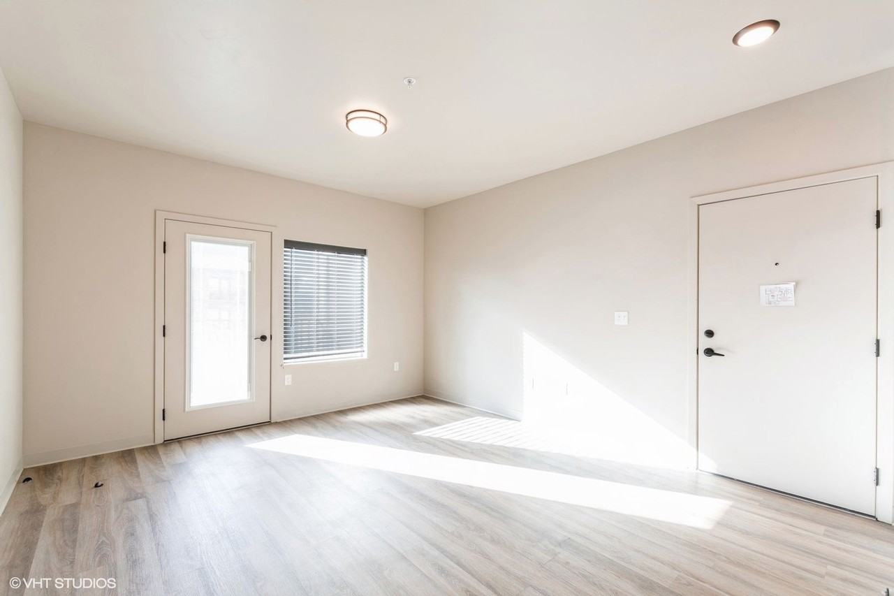 1950 Jefferson Blvd #304 - Photo 5 of 17