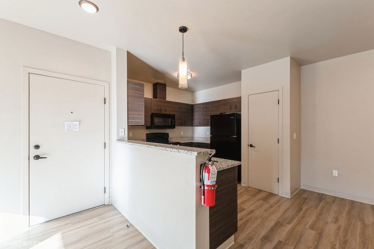 1950 Jefferson Blvd #304 - Photo 3 of 17