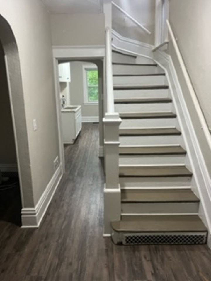 1032 E 6th St - Photo 4 of 12