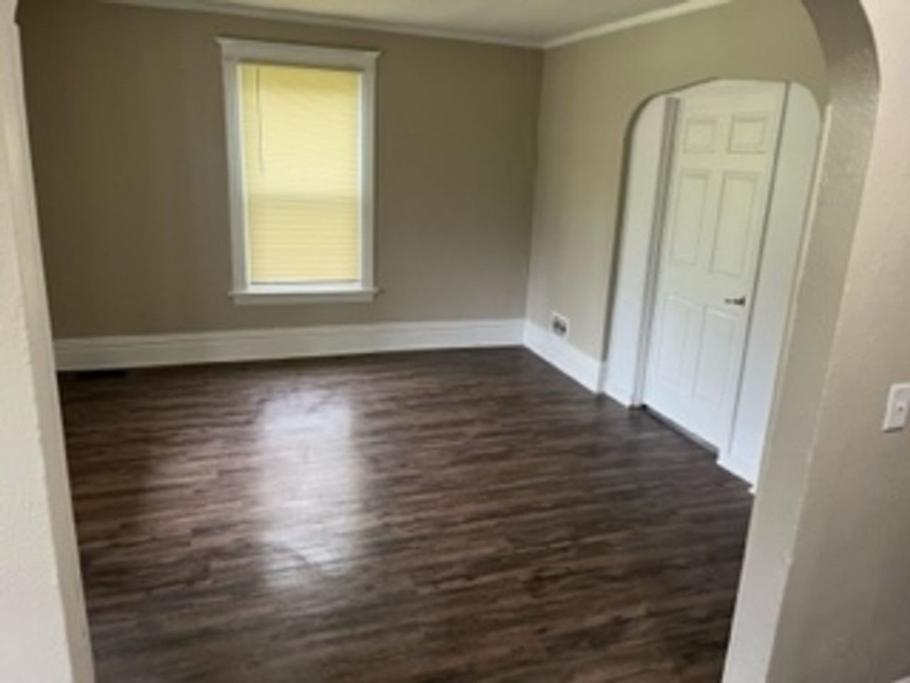 1032 E 6th St - Photo 6 of 12