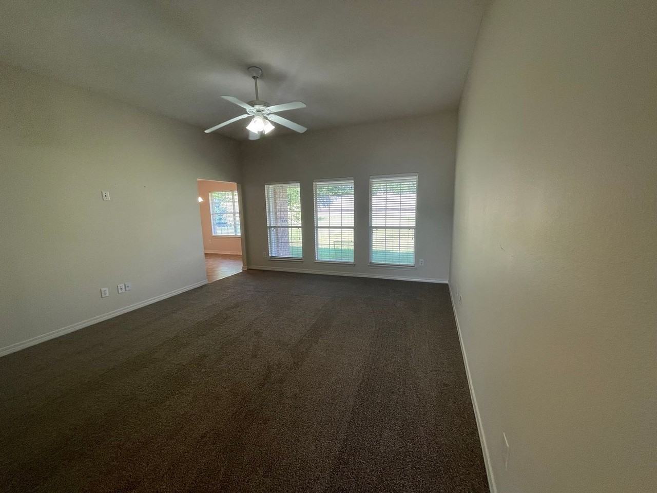 21822 Eastbrook St - Photo 2 of 22