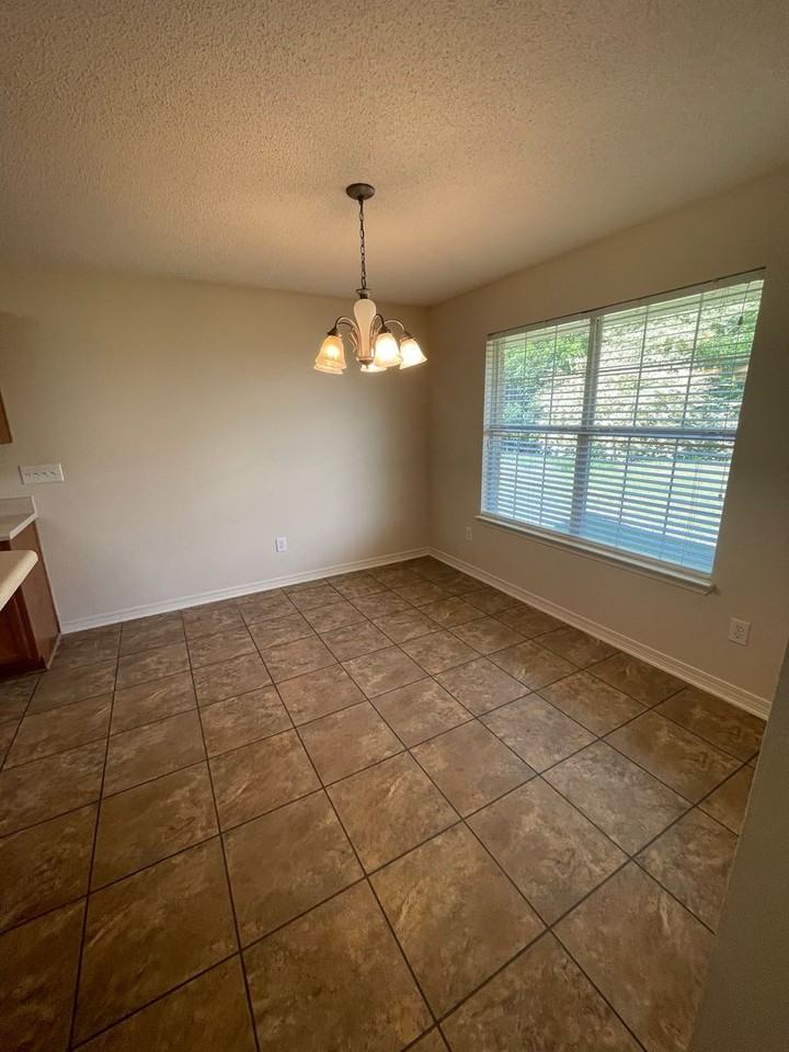 21822 Eastbrook St - Photo 3 of 22