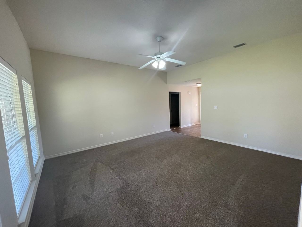 21822 Eastbrook St - Photo 7 of 22