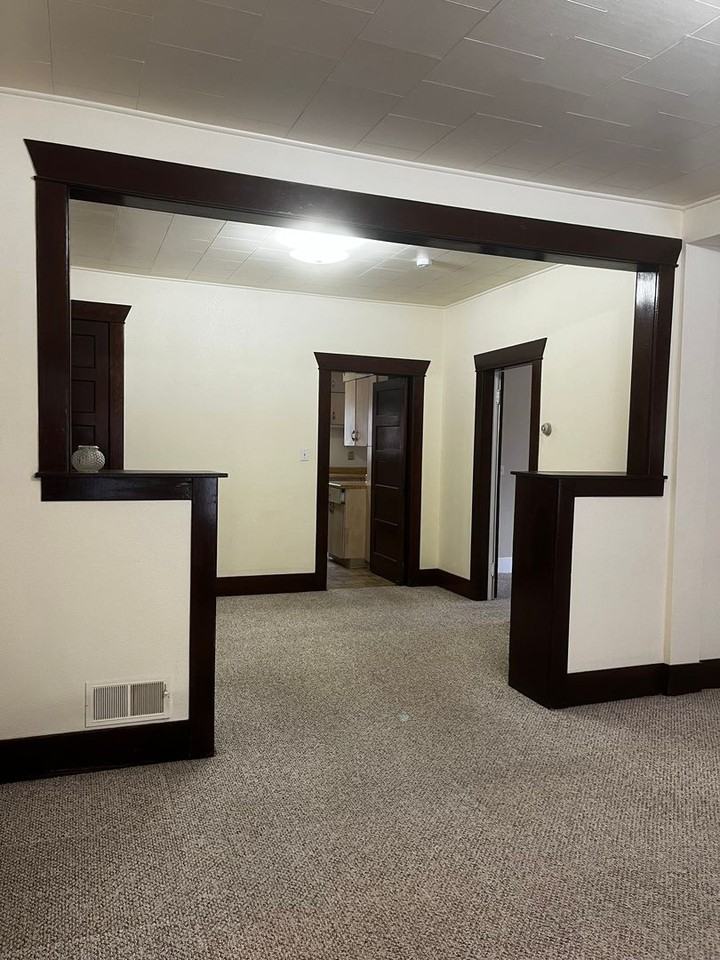 112 E Portland Ave - Photo 3 of 10