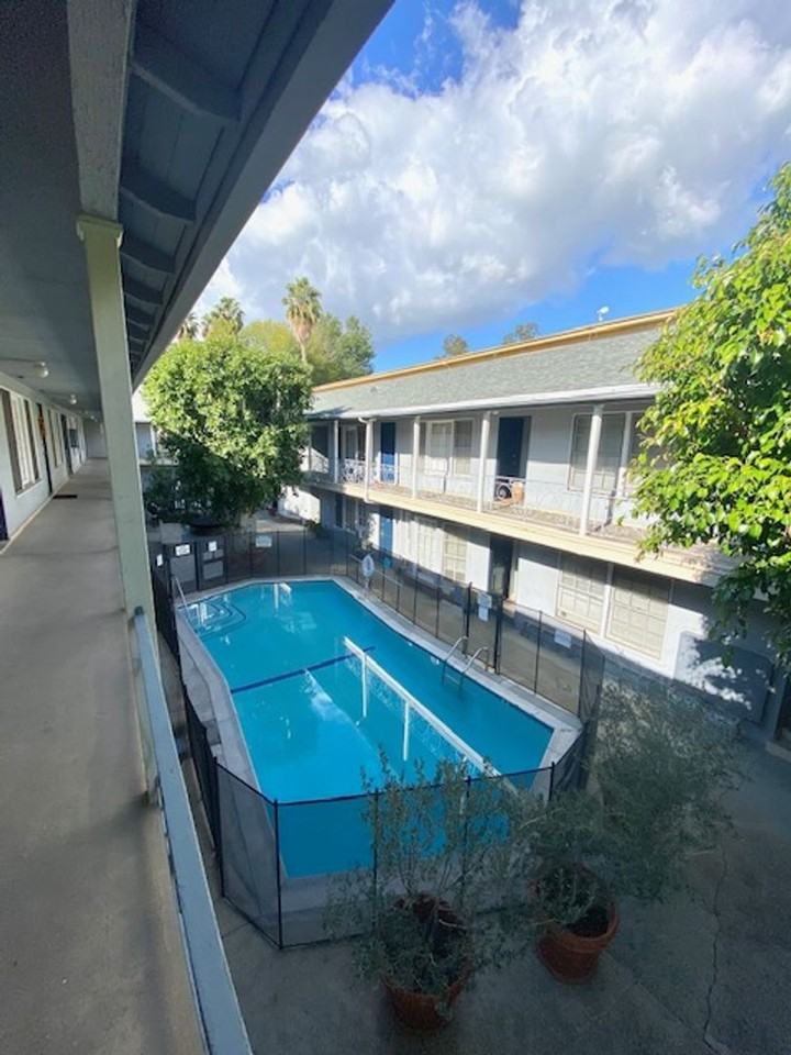 Cherokee - Photo 4 of 21