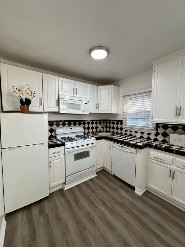 Cherokee - Photo 6 of 21