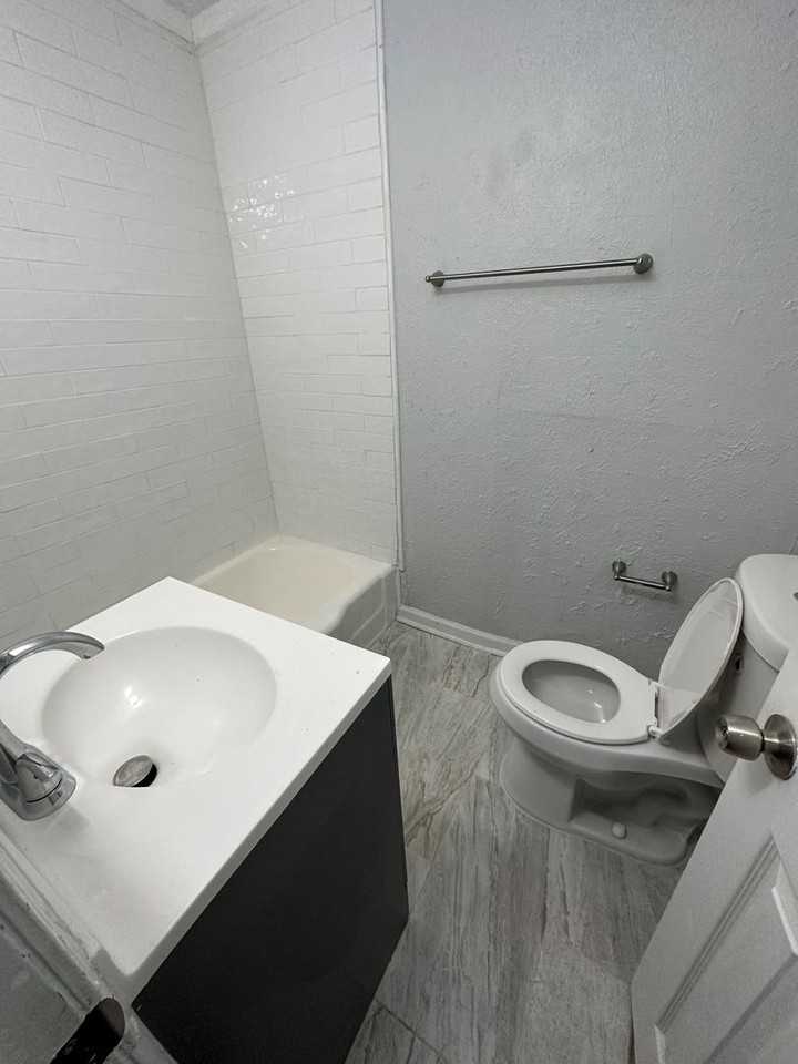 3425 Greenbrier Dr - Photo 2 of 16