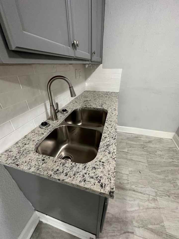 3425 Greenbrier Dr - Photo 3 of 16