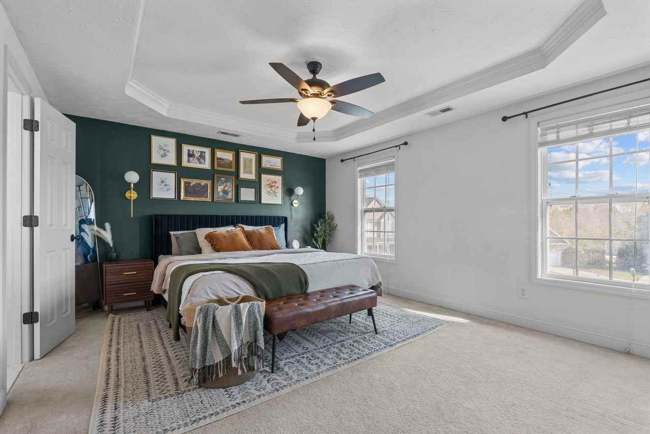 27 Hanson Ct - Photo 3 of 42