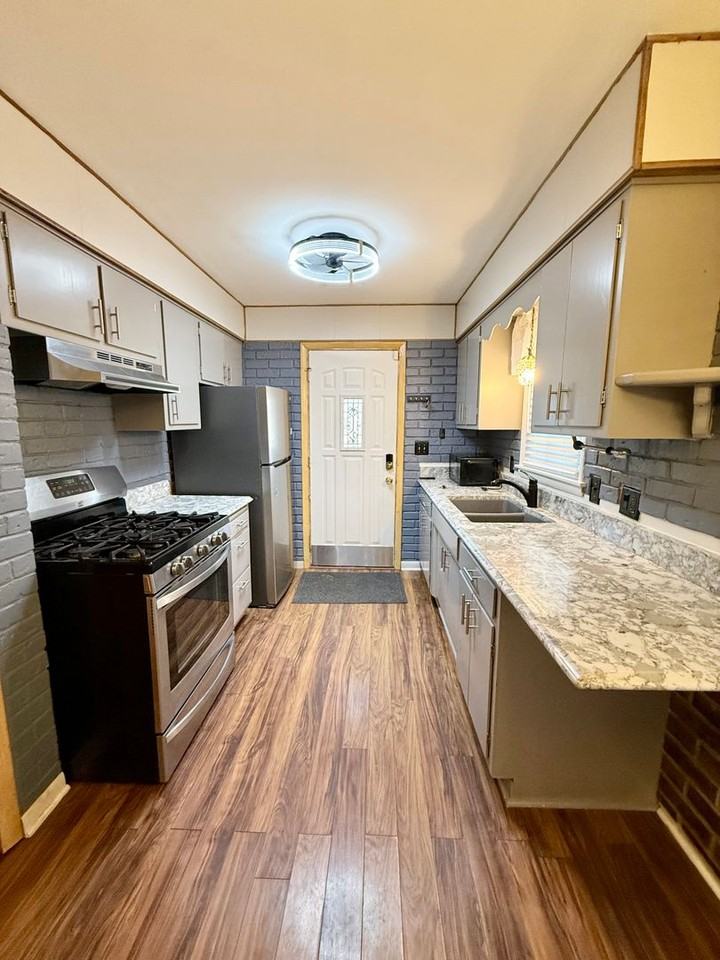 2702 Ashton Ave - Photo 3 of 19