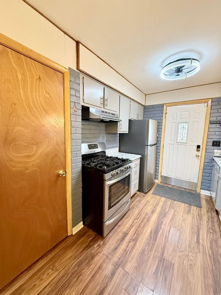 2702 Ashton Ave - Photo 4 of 19