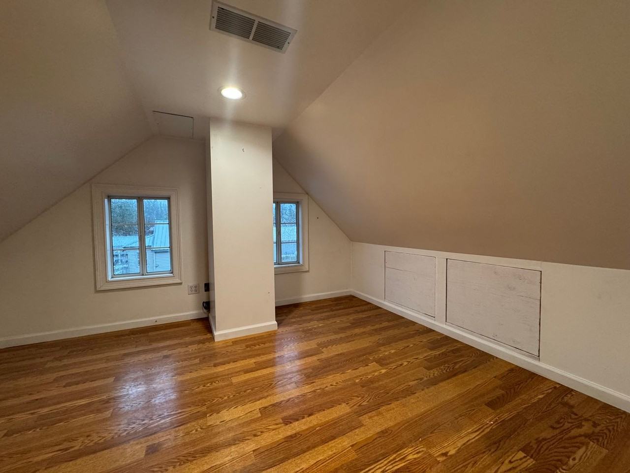 463-985 463-985 Parkwood Dr - Photo 2 of 12