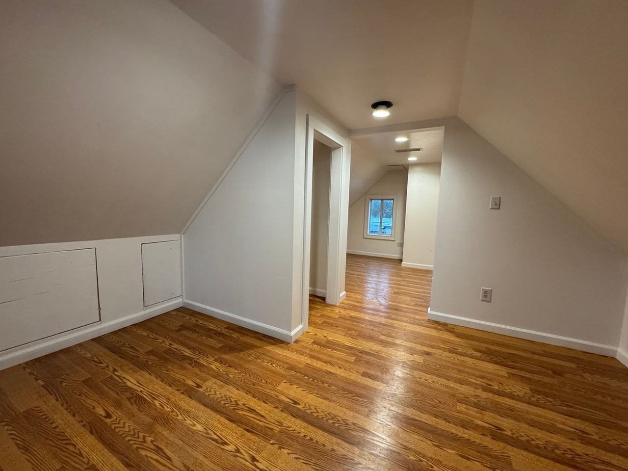 463-985 463-985 Parkwood Dr - Photo 4 of 12