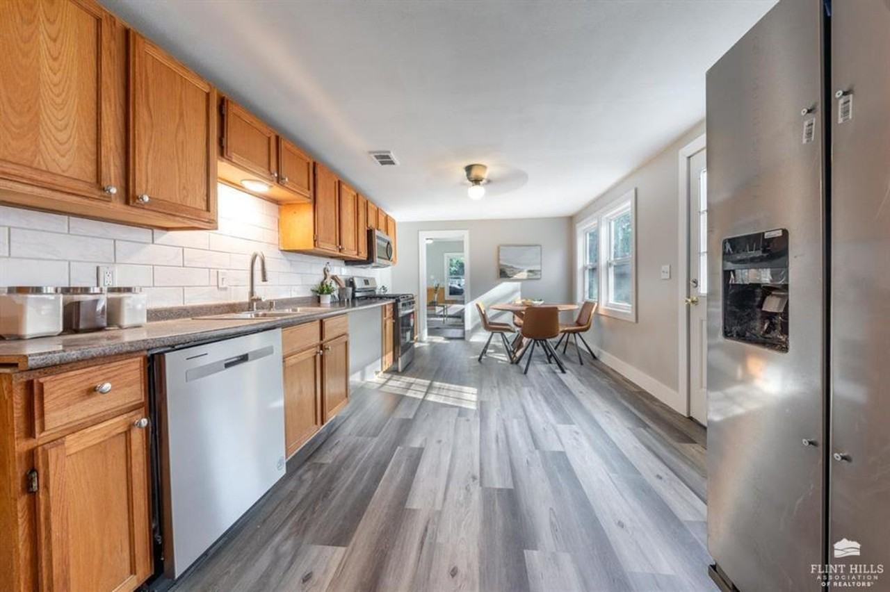 219 E 2nd St - Photo 6 of 17