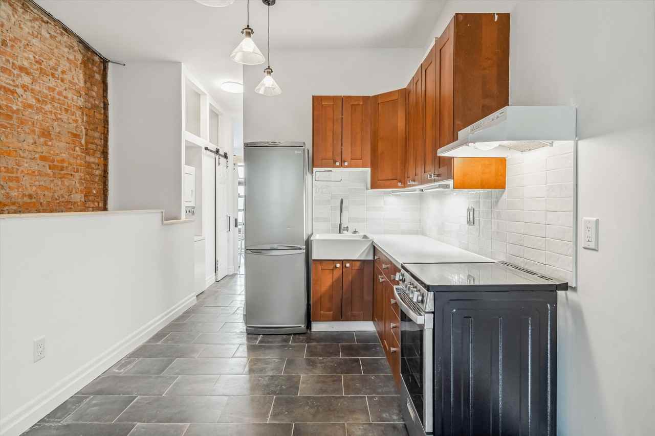 150 James Street North #3 - Photo 4 of 17