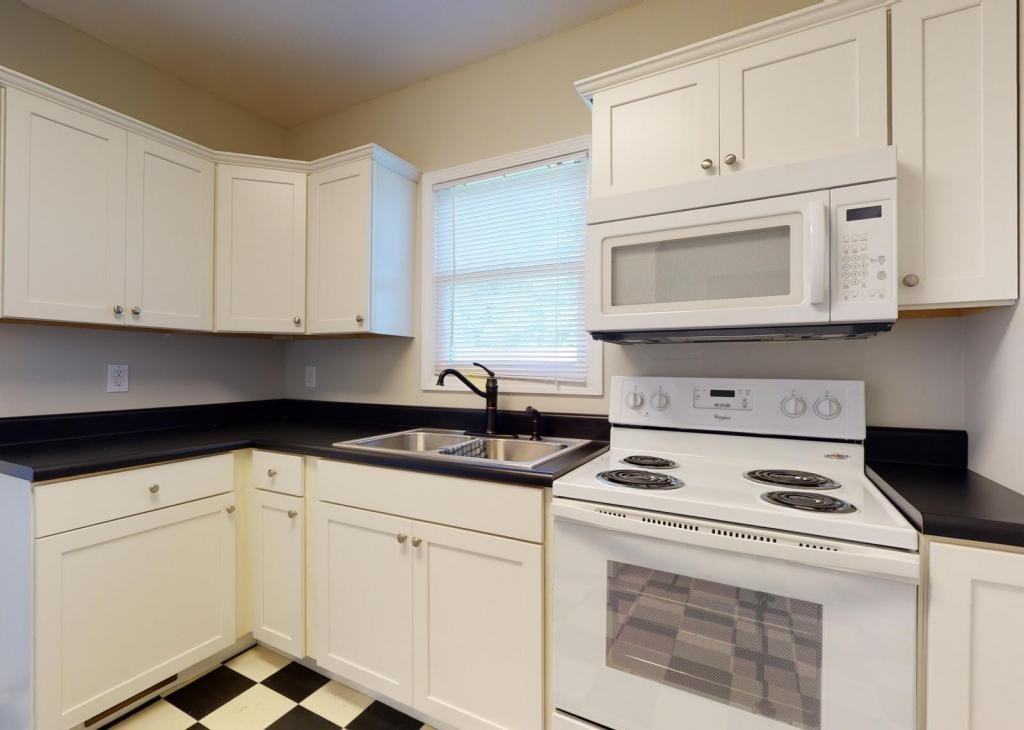 4390 Erwin Hwy - Photo 2 of 12