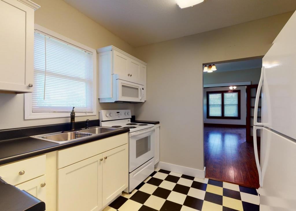 4390 Erwin Hwy - Photo 3 of 12