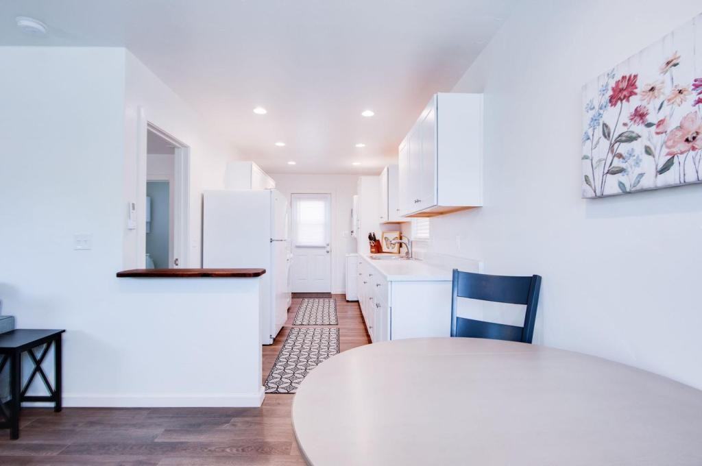 933 Hackberry Ave ##2 - Photo 5 of 13