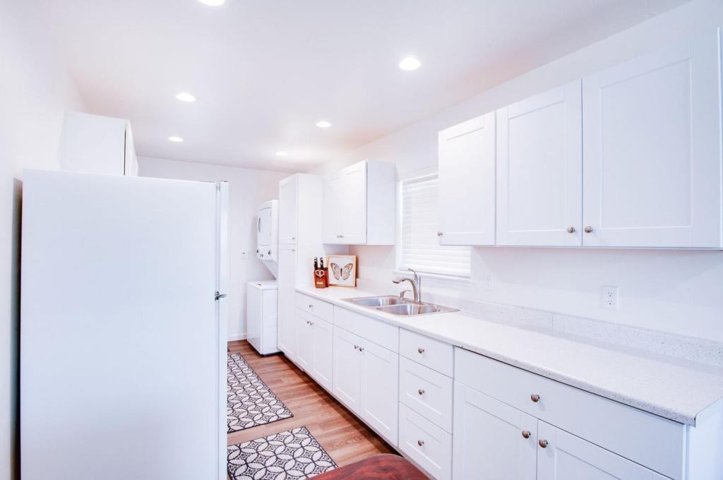 933 Hackberry Ave ##2 - Photo 6 of 13