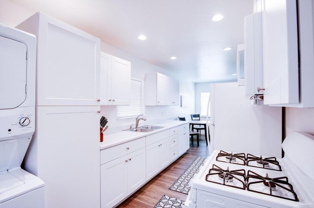 933 Hackberry Ave ##2 - Photo 7 of 13