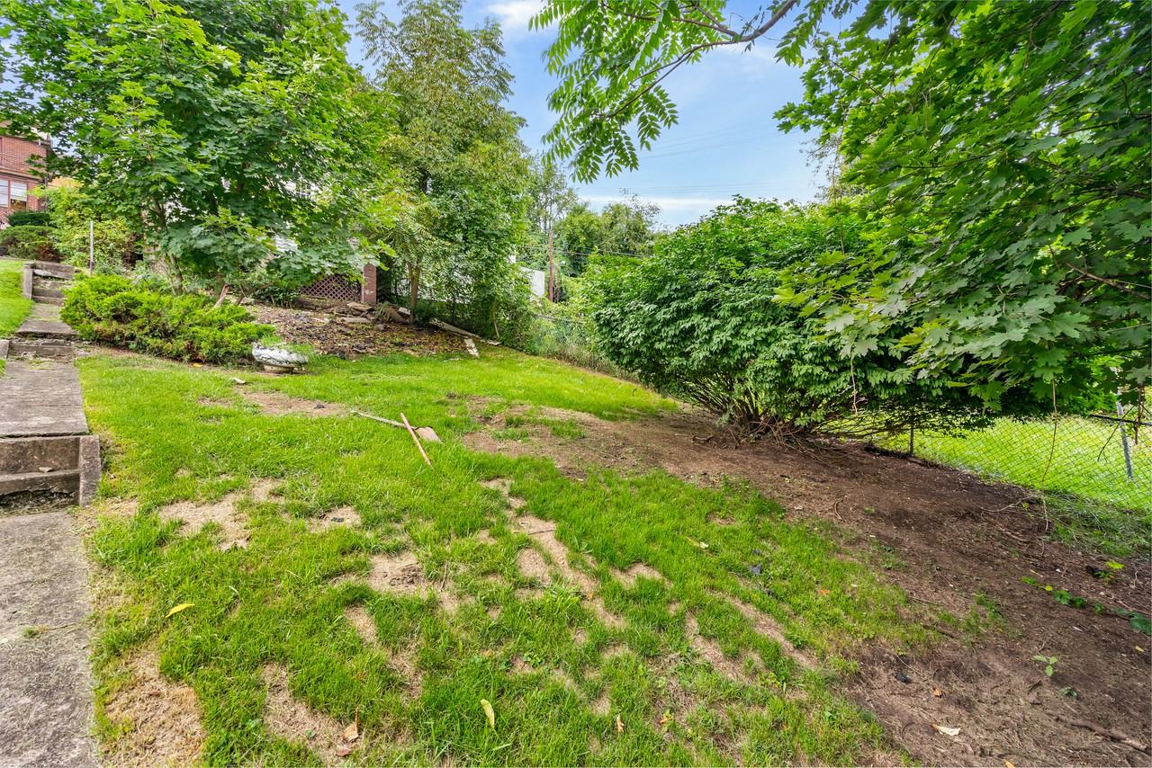 1505 Ridge Ave - Photo 3 of 17