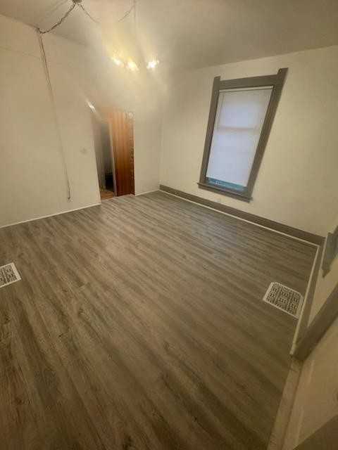 272 N Avenue C - Photo 2 of 5