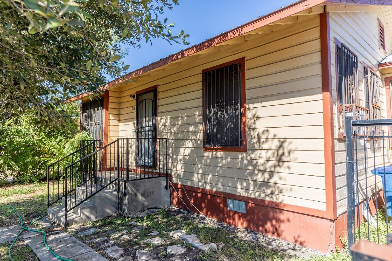 231 Bradford - Photo 3 of 29