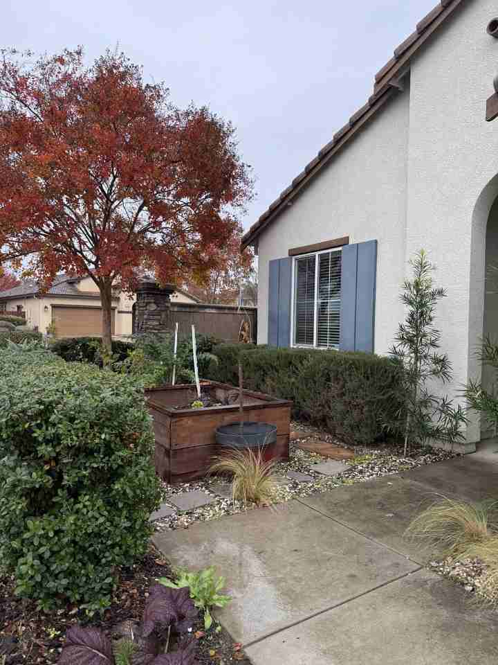 2219 Eastport Dr - Photo 3 of 36