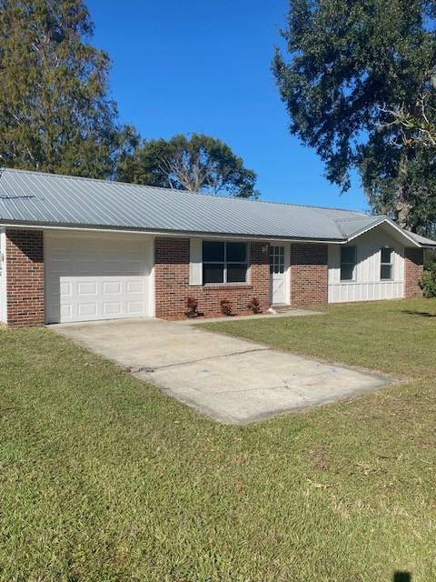 1080 Lakeview Dr - Photo 2 of 18