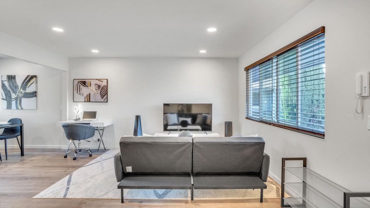 California St Apartments - Photo 3 of 28