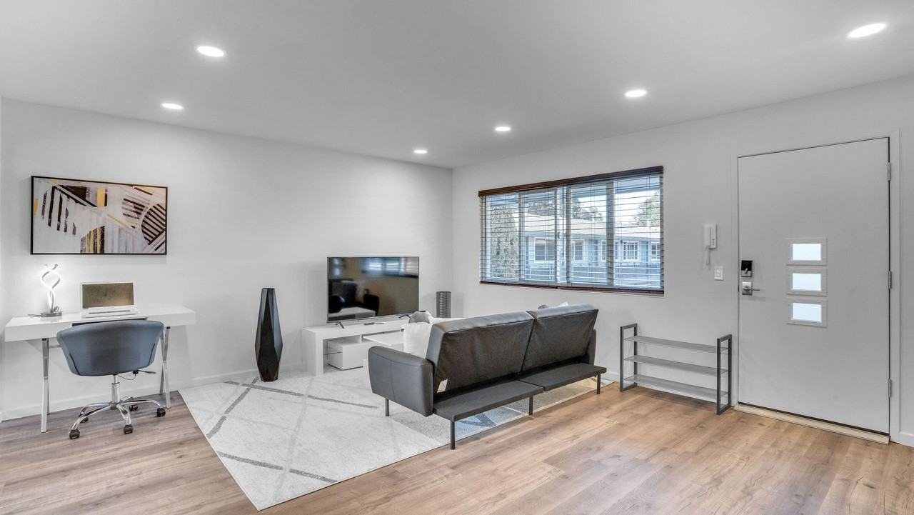 California St Apartments - Photo 4 of 28