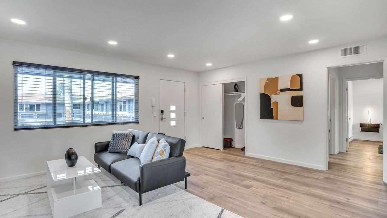 California St Apartments - Photo 6 of 28