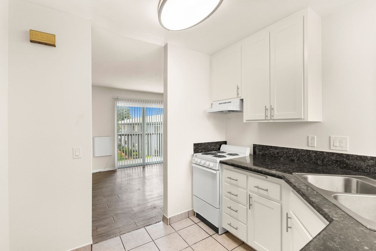 Melrose Manor Apartments - Photo 3 of 50