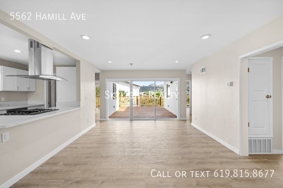 5562 Hamill Ave - Photo 2 of 9