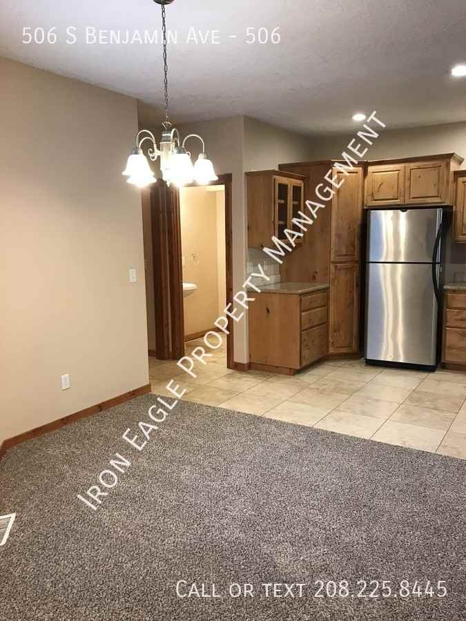 506 S Benjamin Ave #506 - Photo 3 of 17