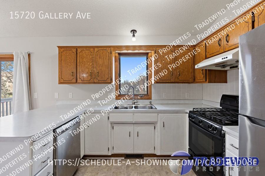 15720 Gallery Ave - Photo 2 of 24