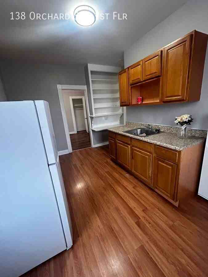 138 Orchard St #1stFL - Photo 3 of 7