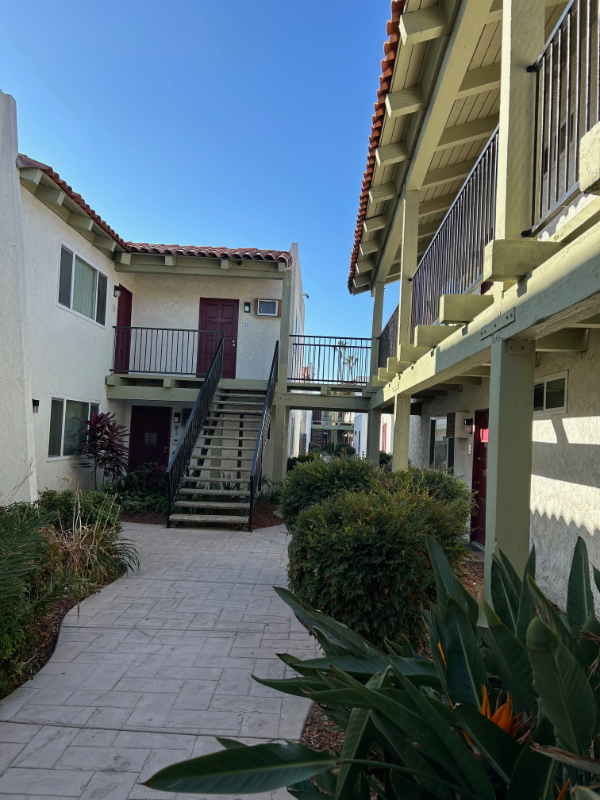 131 S Magnolia Ave - Photo 2 of 16