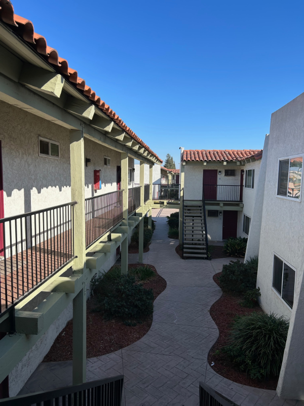 131 S Magnolia Ave - Photo 3 of 16