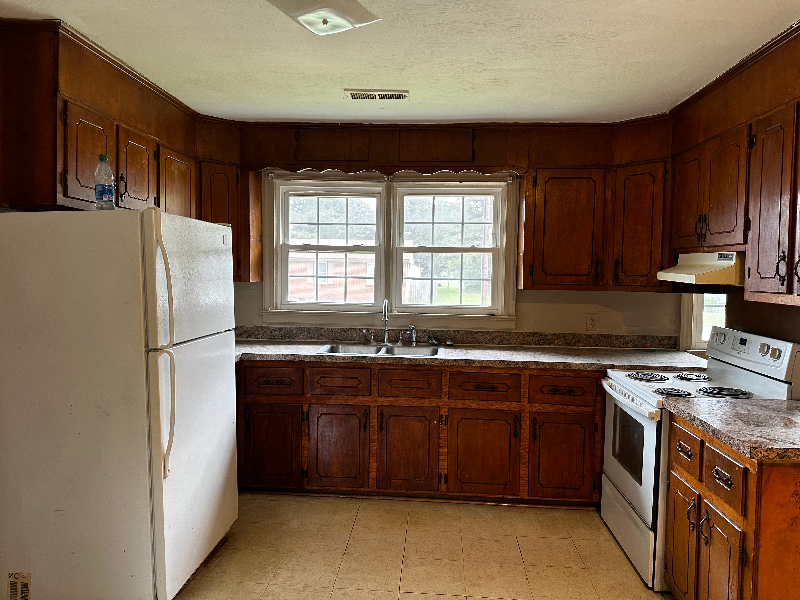 111 Britt St - Photo 2 of 10