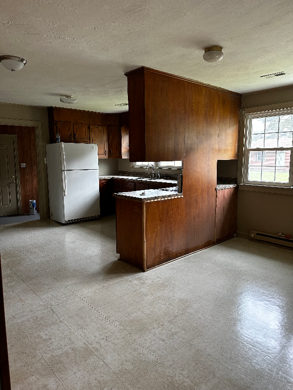 111 Britt St - Photo 3 of 10