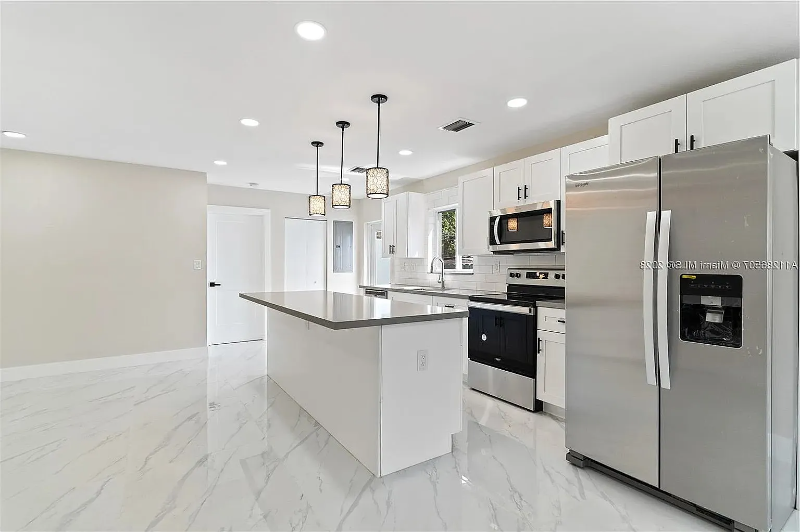 6832 Nw 4th Ave - Photo 3 of 12