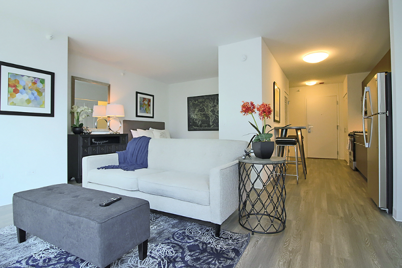 613 N Wells St - Photo 2 of 18