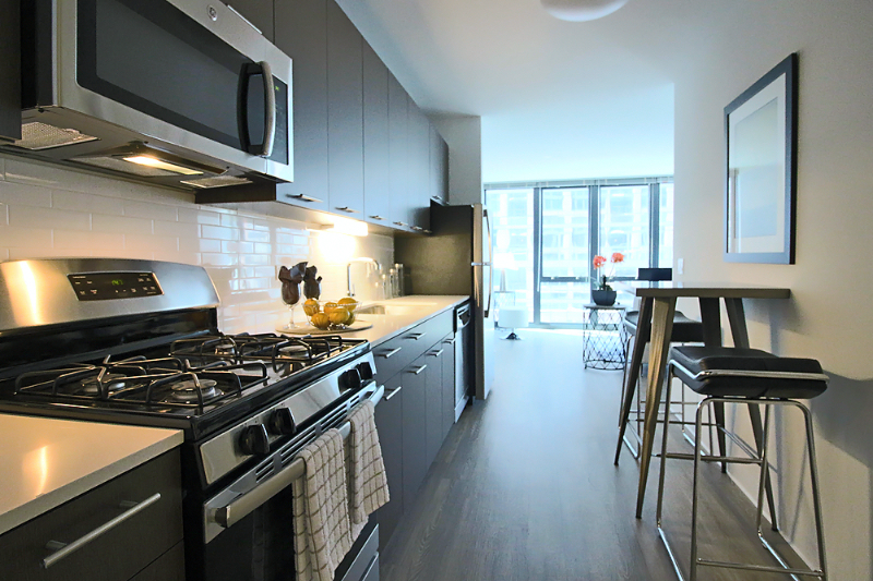 613 N Wells St - Photo 3 of 18