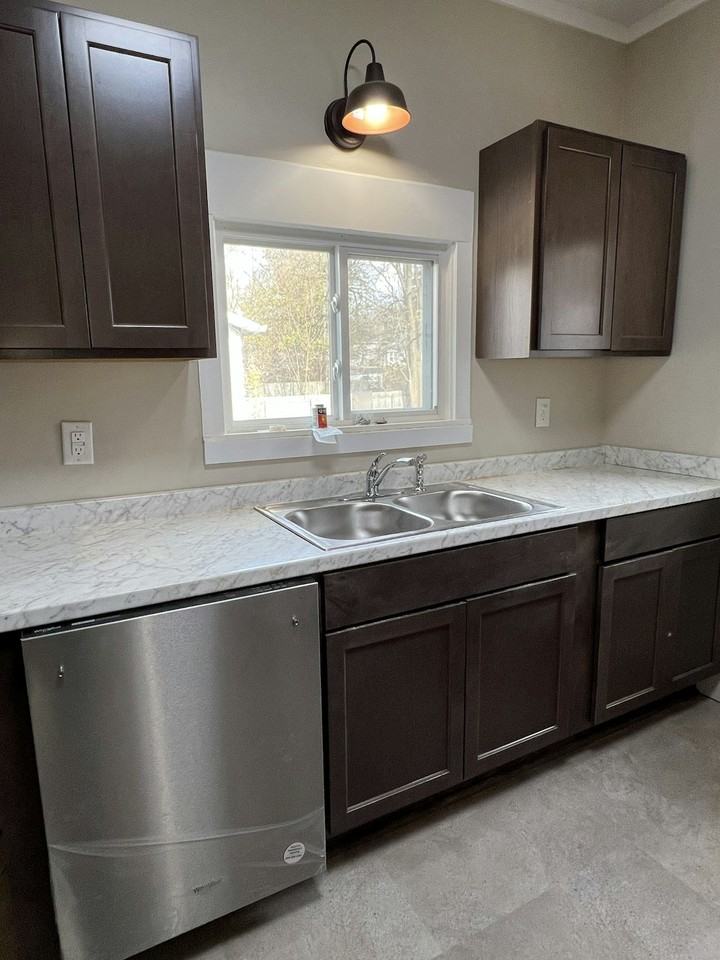 814 Hall Street - Photo 3 of 11