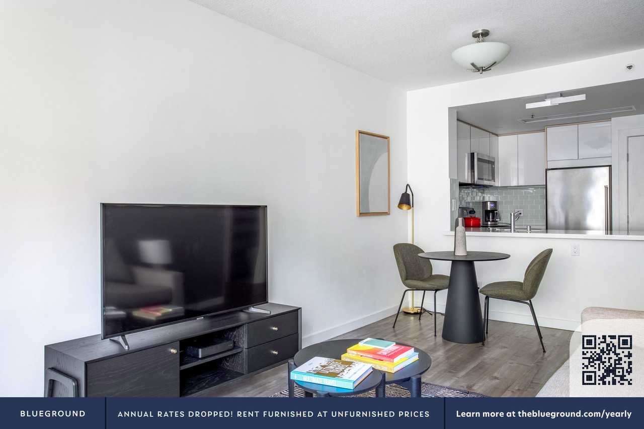 240 Lombard Street - Photo 4 of 23