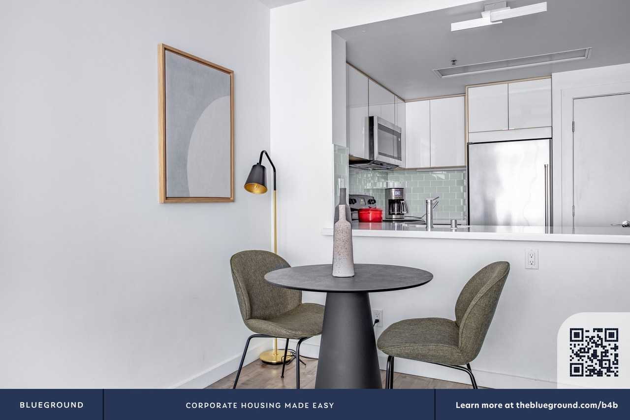 240 Lombard Street - Photo 6 of 23